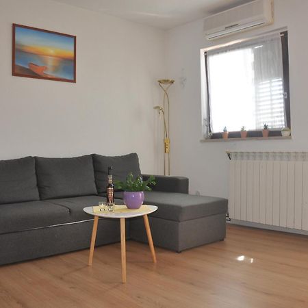Apartman Mirna โรวีน ภายนอก รูปภาพ