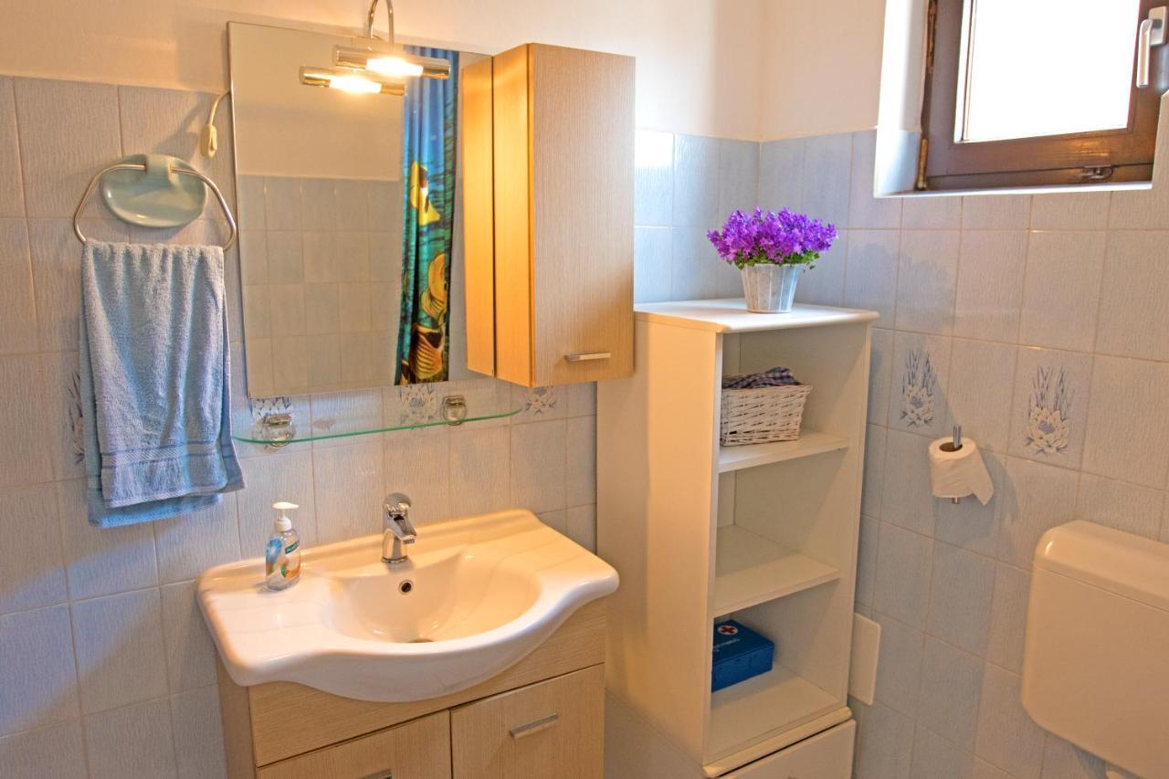 Apartman Mirna โรวีน ภายนอก รูปภาพ