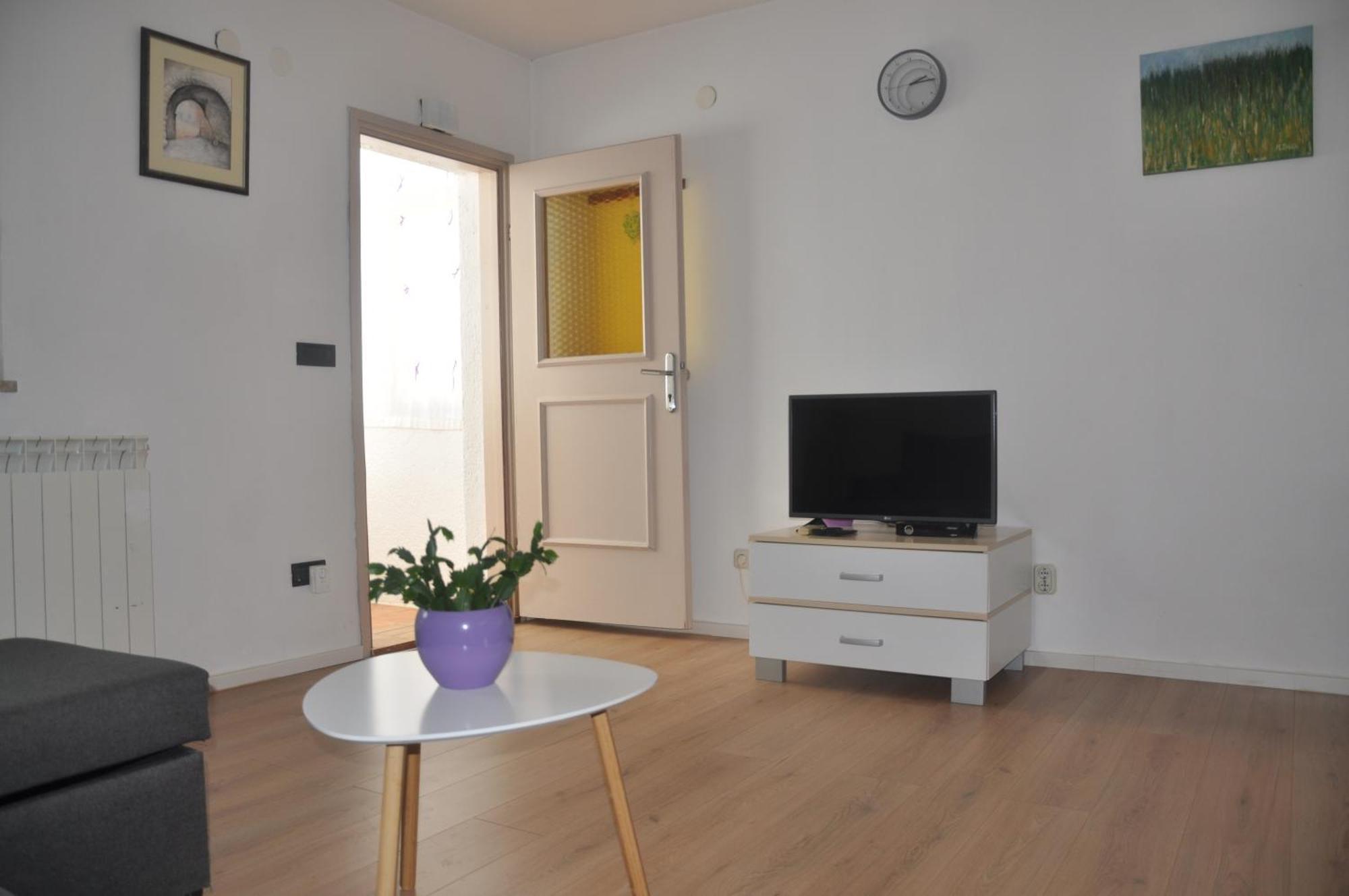 Apartman Mirna โรวีน ภายนอก รูปภาพ